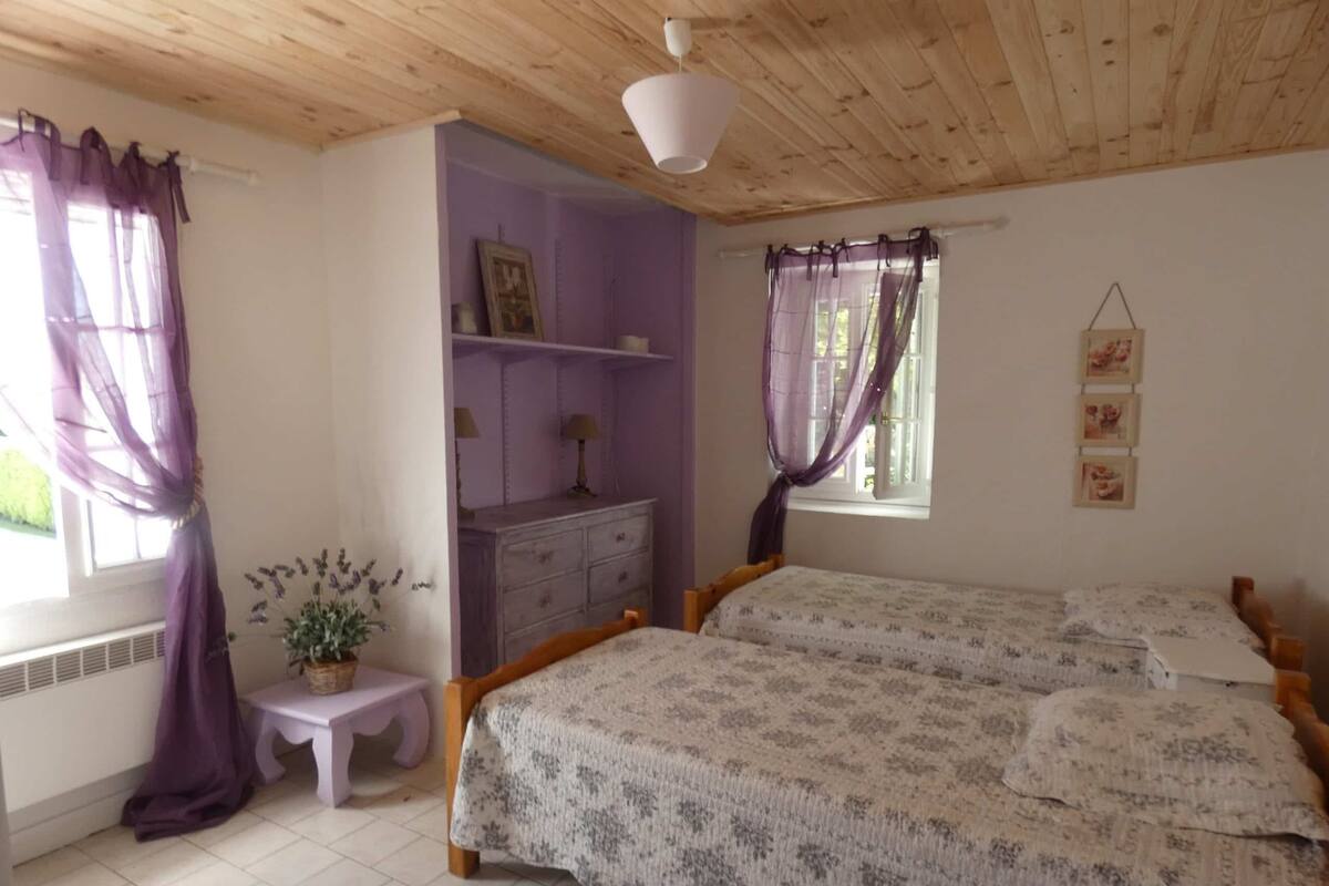 Cribs (free), individually decorated, individually furnished, bed sheets