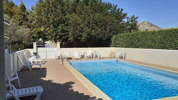 Seasonal outdoor pool, sun loungers