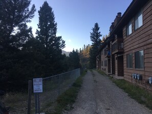 Exterior - Golden Nugget - cozy 2 bedroom condo wood fireplace -free wifi - fully equipped (Red River)