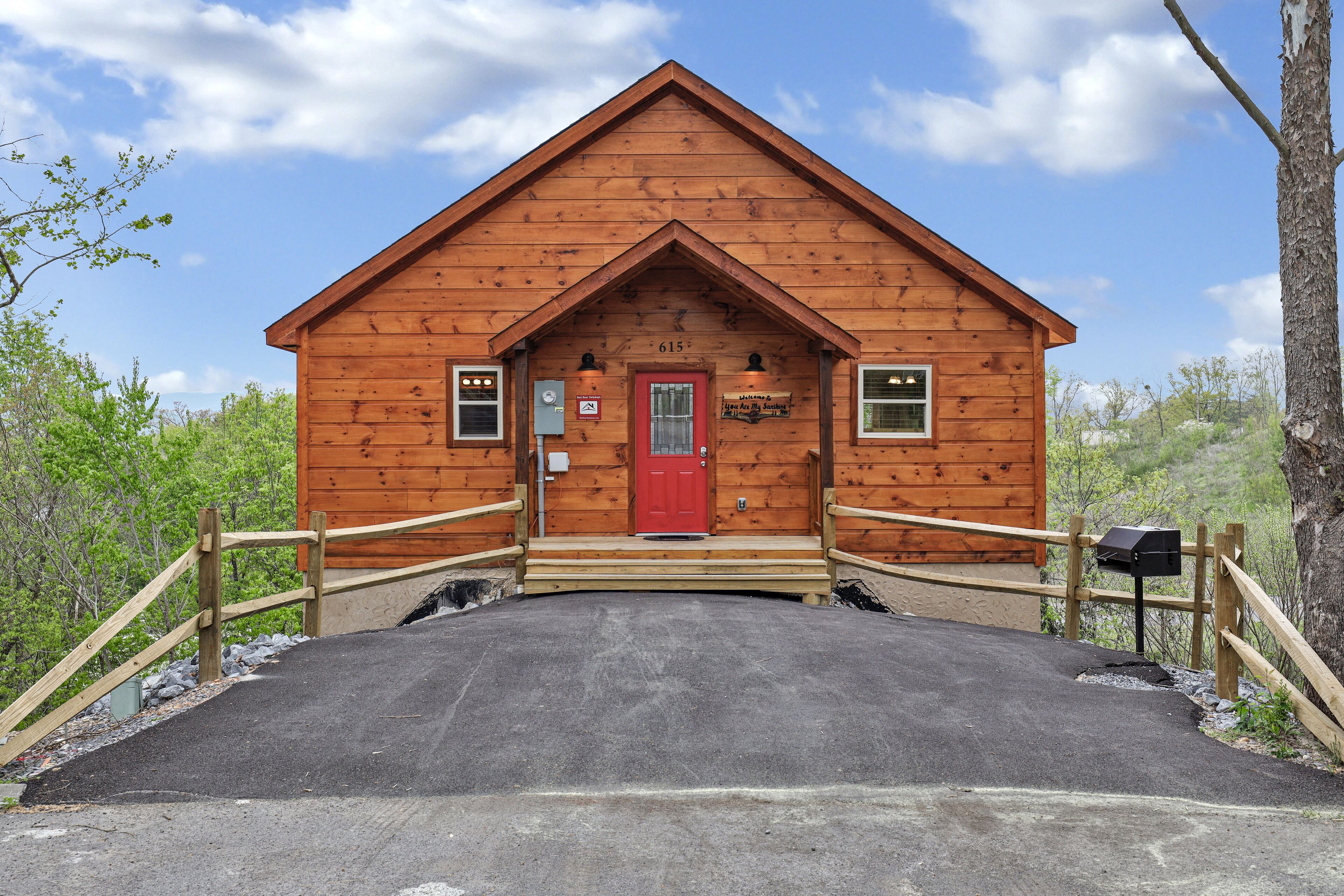 LOCATION! You Are My Sunshine is a 2 Bed/2.5 Bath brand new log cabin in the heart of Pigeon Forge.