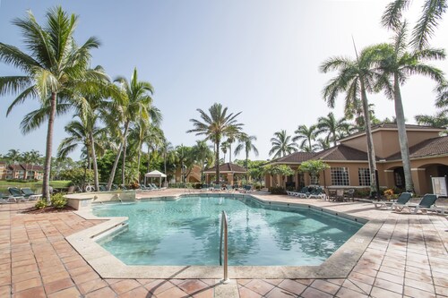 NOW AVAILABLE FOR SEASON!! 3/2 Tommy Bahama Unit Fully furnished, corner unit !