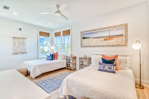 4 bedrooms, iron/ironing board, WiFi, bed sheets - Stunning Pet-Friendly Retreat w/Gourmet Kitchen | 5-min to pool | 7-min to beach (Seacrest Beach)