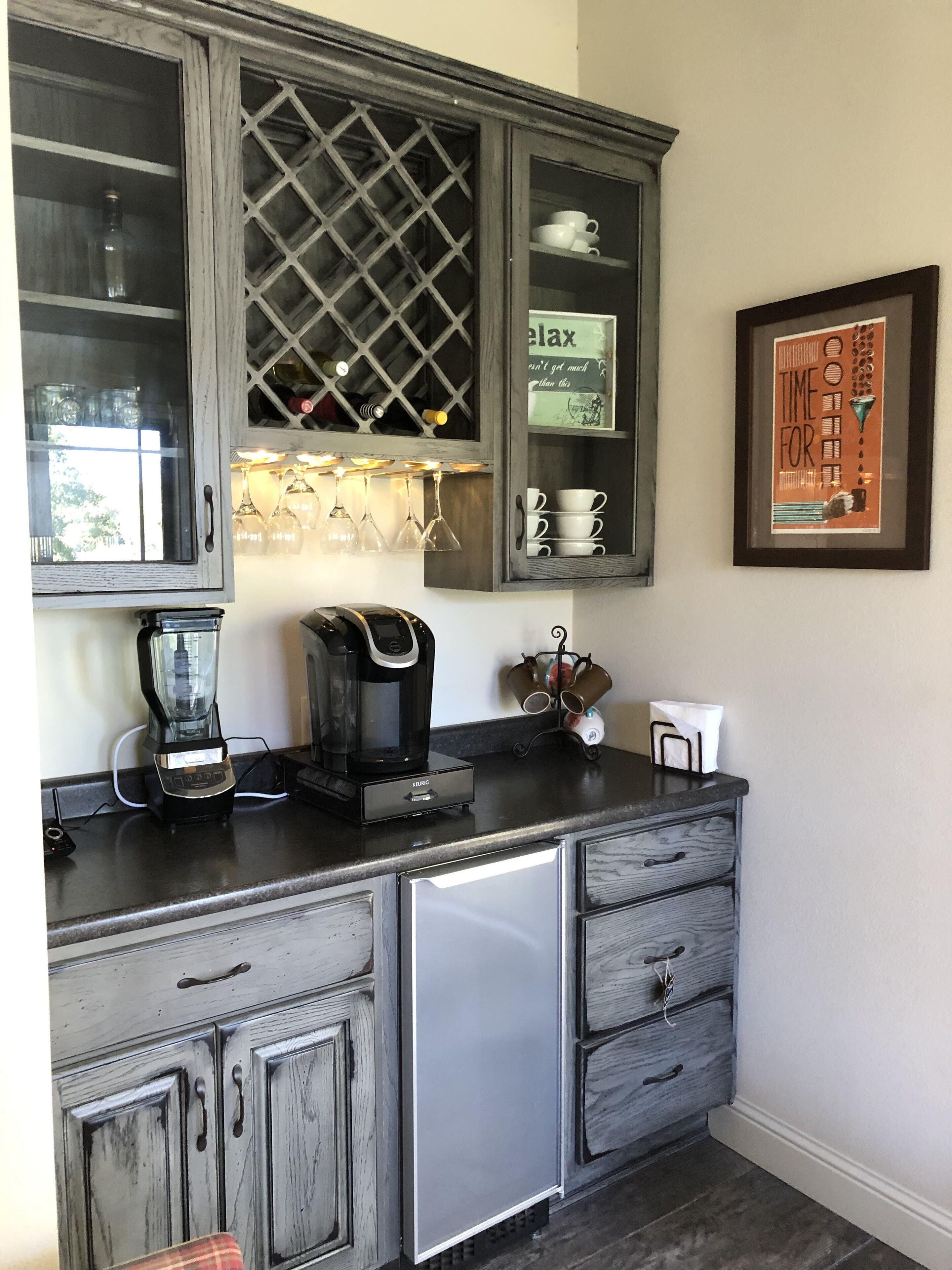 River Cottage with 6 bedrooms, 3 baths, playground and baby bed. 