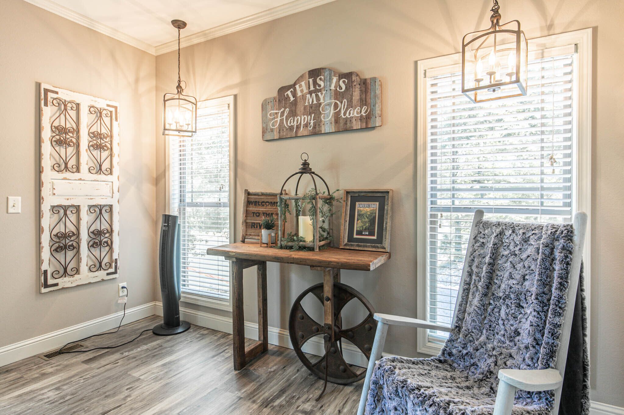 River Cottage with 6 bedrooms, 3 baths, playground and baby bed. 