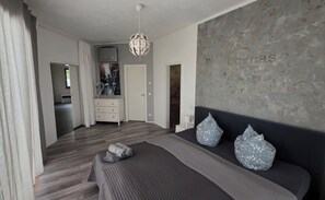 3 bedrooms, iron/ironing board, free WiFi, bed sheets - Vacation home at the gateway to the Zittau Mountains for up to 8 people (225m²) (Zittau)