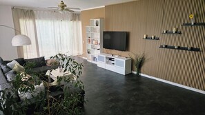 Smart TV, video games, books, music library - Vacation home at the gateway to the Zittau Mountains for up to 8 people (225m²) (Zittau)