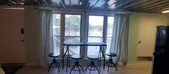#2 PET FRIENDLY! PONTOON/KAYAKS AVAILABLE! STUDIO CONDO CLOSE TO TOWN & MARINA!