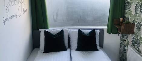 1 habitación, wifi y ropa de cama