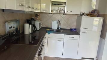 Kühlschrank, Herdplatte, Geschirrspüler