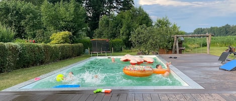 Piscina a l'aire lliure i piscina climatitzada