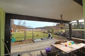 تناول الطعام بالخارج