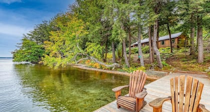 Hidden island gem on Lake Joe! Cozy and rustic 3bdrm with 500' of shoreline!