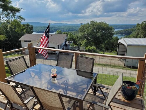 Relaxing Family-Friendly Cabin with Sprawling Deck & Fun-filled Game Room