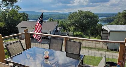 Relaxing Family-Friendly Cabin with Sprawling Deck & Fun-filled Game Room