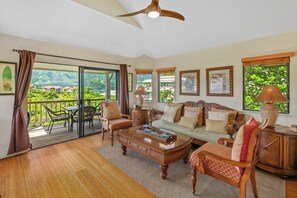 スマートテレビ、DVD プレーヤー、書庫、ミュージックライブラリ