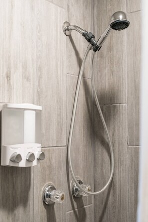 Shower, hair dryer, towels, soap - Pool House ✴ Heated Pool ✴ Hot Tub ✴ GOLF (Phoenix)