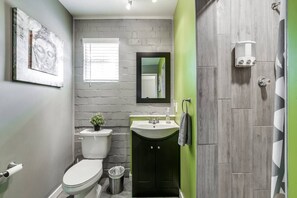Shower, hair dryer, towels, soap - Pool House ✴ Heated Pool ✴ Hot Tub ✴ GOLF (Phoenix)