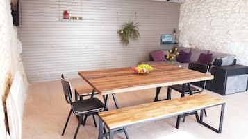 Family Cottage, Courtyard View | Lounge