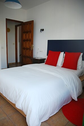 3 slaapkamers, een strijkplank/strijkijzer, wifi, beddengoed