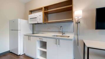 Standard-Studio, Nichtraucher, Kühlschrank und Mikrowelle