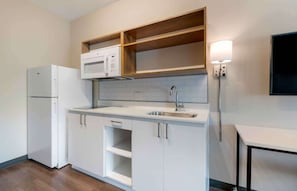 Estudio estándar, no fumadores, frigorífico y microondas | Ropa de cama de alta calidad y escritorio