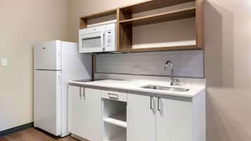 Standard Studio, Non Smoking, Refrigerator & Microwave | Premium bedding, desk, laptop workspace, iron/ironing board