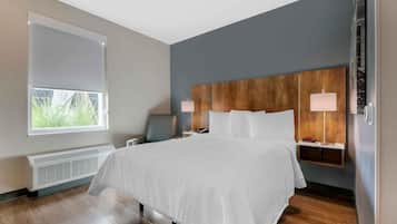 Standard Studio, Non Smoking, Refrigerator & Microwave | Premium bedding, desk, laptop workspace, iron/ironing board