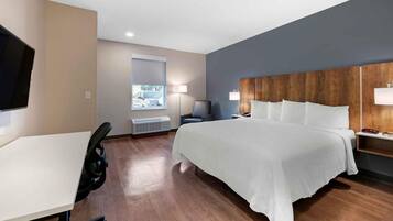 Standard Studio, Non Smoking, Refrigerator & Microwave | Premium bedding, desk, laptop workspace, iron/ironing board