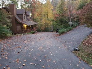 Property grounds - Beautiful Mountain Cabin with EV Charging Outlet! Enjoy Spring and Summer Here! (Gatlinburg)