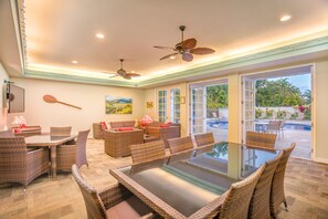 Dining - VIEWS VIEWS VIEWS with AC! Large Beautiful on Golf Course  (Princeville)