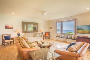 Smart TV, DVD player, video library, printers - VIEWS VIEWS VIEWS with AC! Large Beautiful on Golf Course  (Princeville)