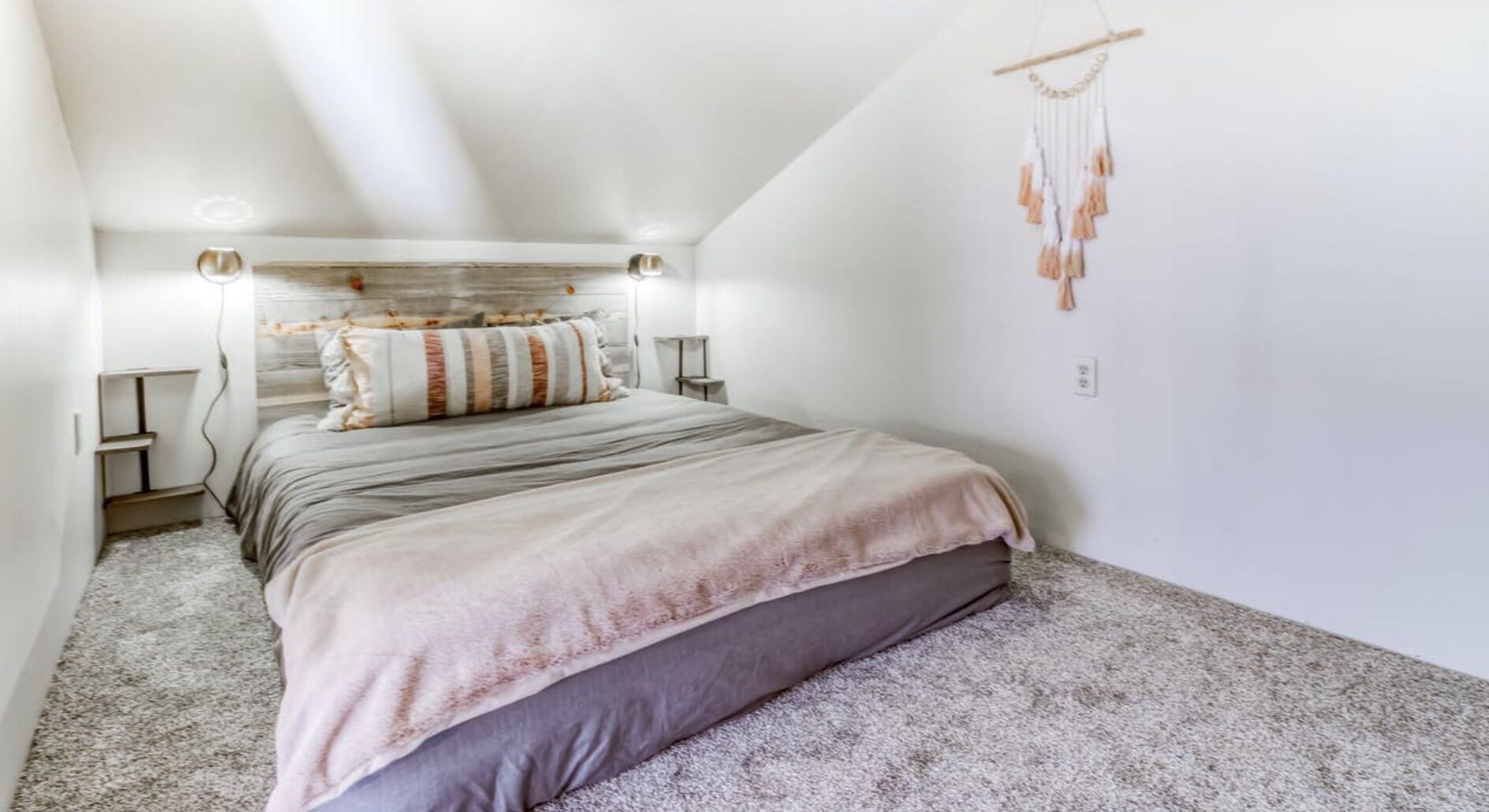 Newly Renovated Crashpad just 15 minutes from Stevens Pass resort!