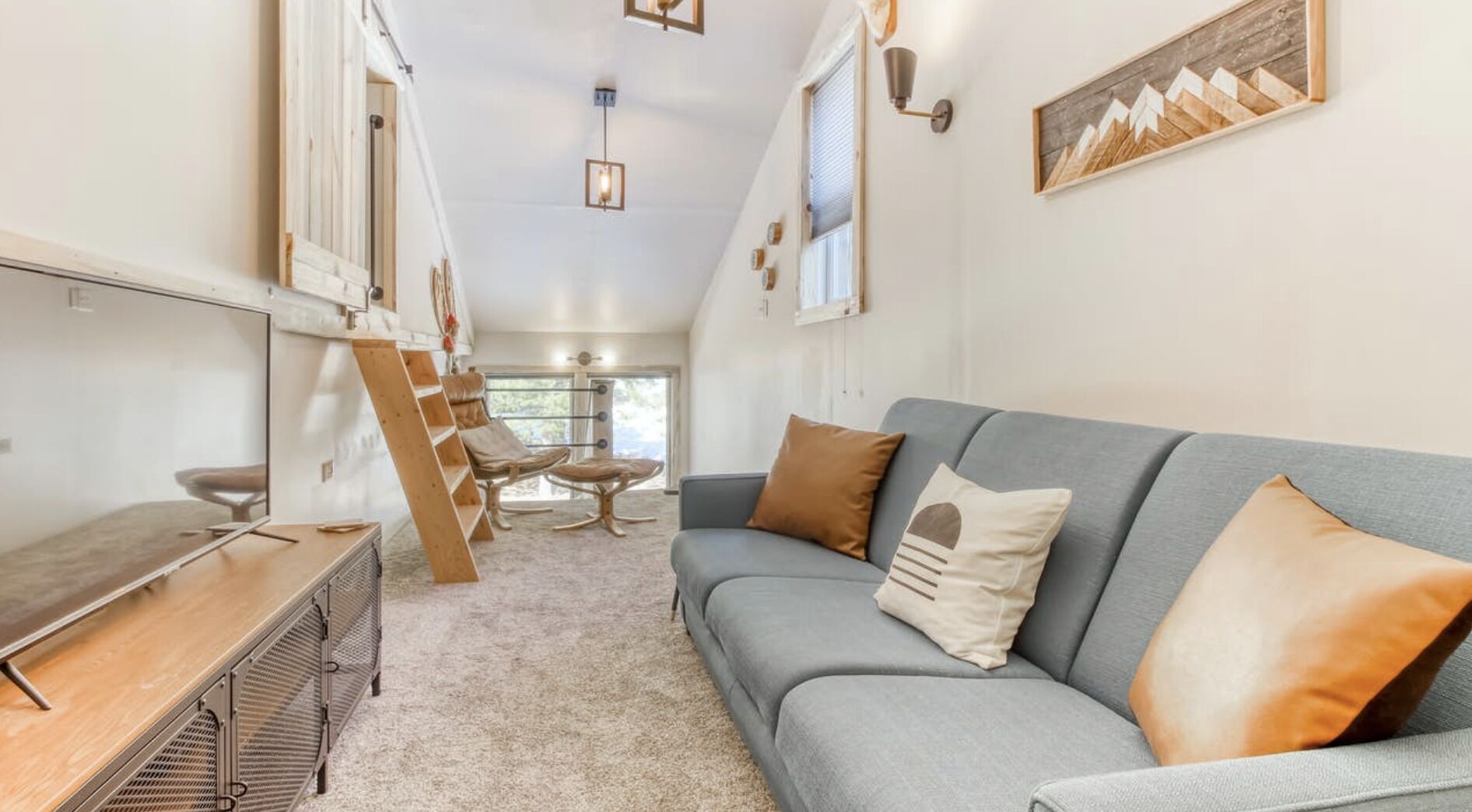 Newly Renovated Crashpad just 15 minutes from Stevens Pass resort!