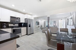 Fridge, microwave, oven, stovetop - Total Oasis @  Private Villa in Hollywood FL for a large groups 3 Miles to beach (Hollywood)