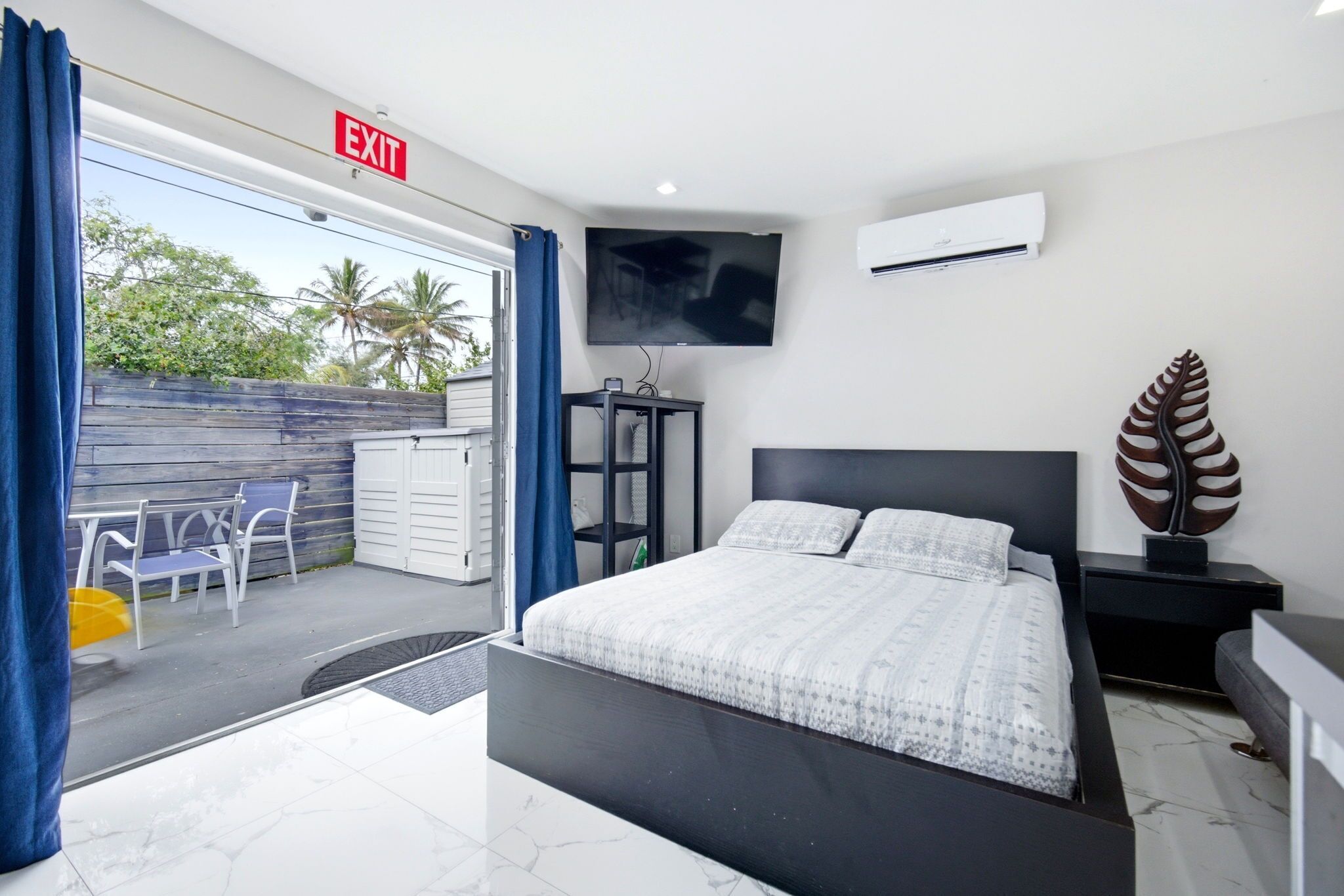 8 bedrooms, desk, iron/ironing board, free WiFi