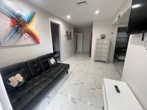 Smart TV, table tennis