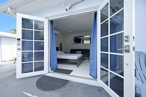 Terrace/patio - Total Oasis @  Private Villa in Hollywood FL for a large groups 3 Miles to beach (Hollywood)