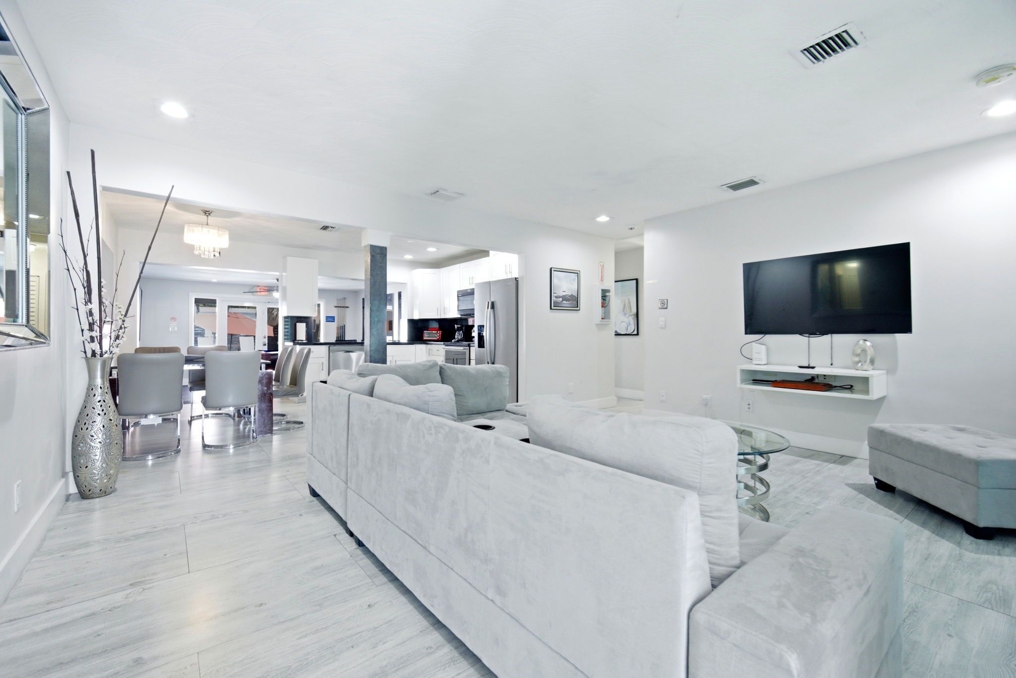 Smart TV, table tennis