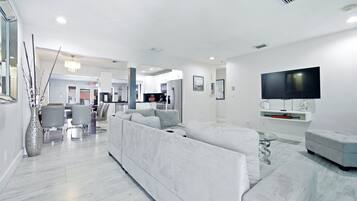 Smart TV, table tennis