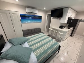 8 bedrooms, desk, iron/ironing board, free WiFi