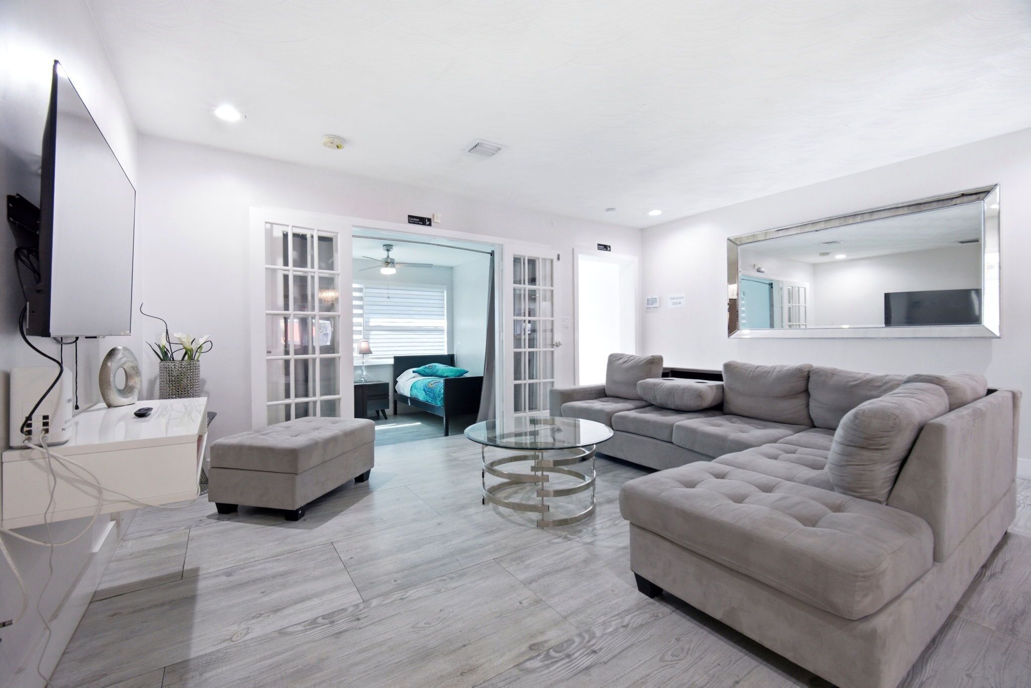 Smart TV, table tennis