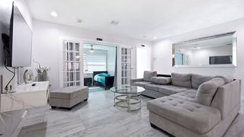 Smart TV, table tennis