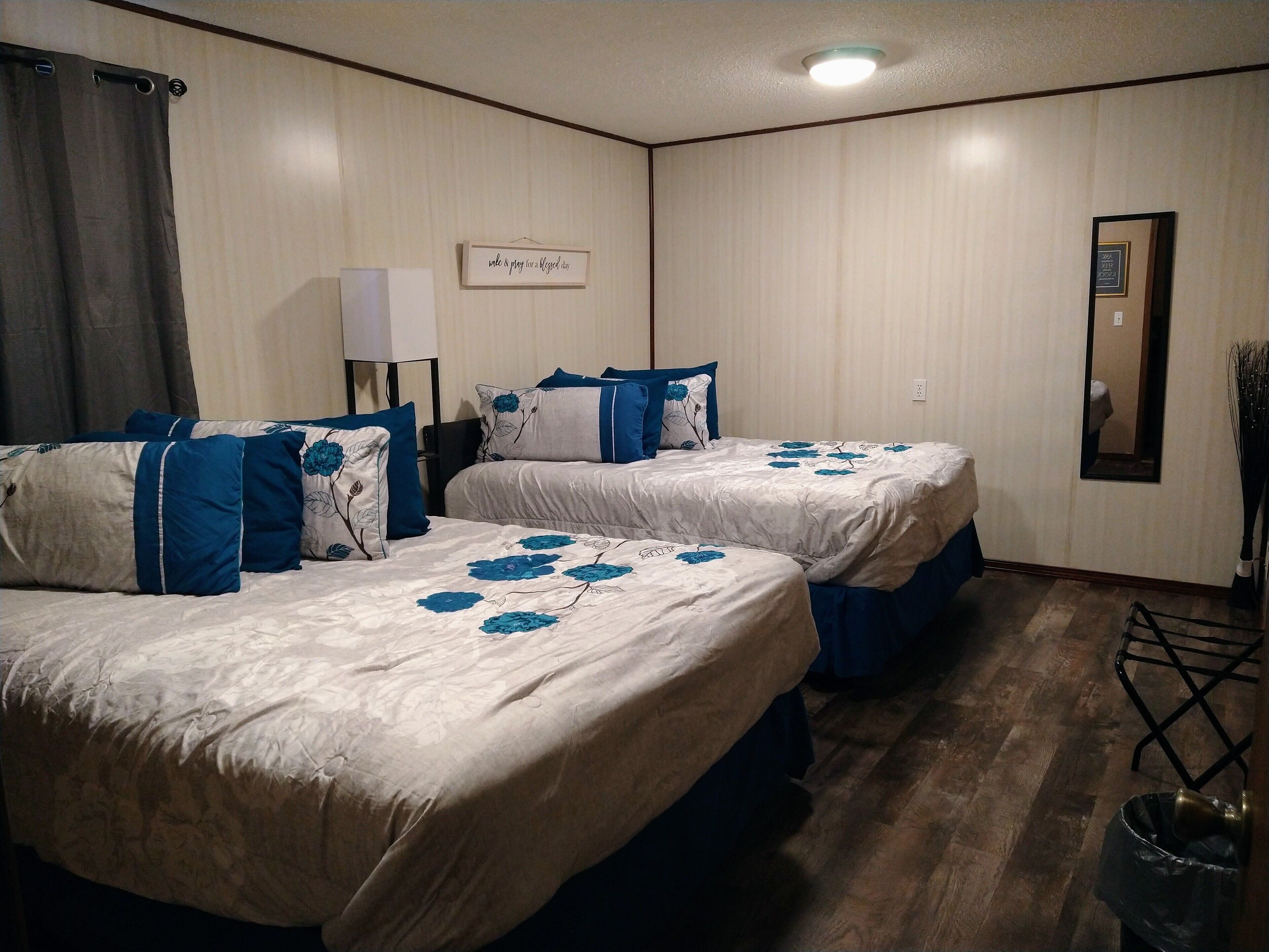 2 Schlafzimmer, Schreibtisch, Bügeleisen/Bügelbrett, Reisekinderbett