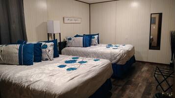 2 Schlafzimmer, Schreibtisch, Bügeleisen/Bügelbrett, Reisekinderbett