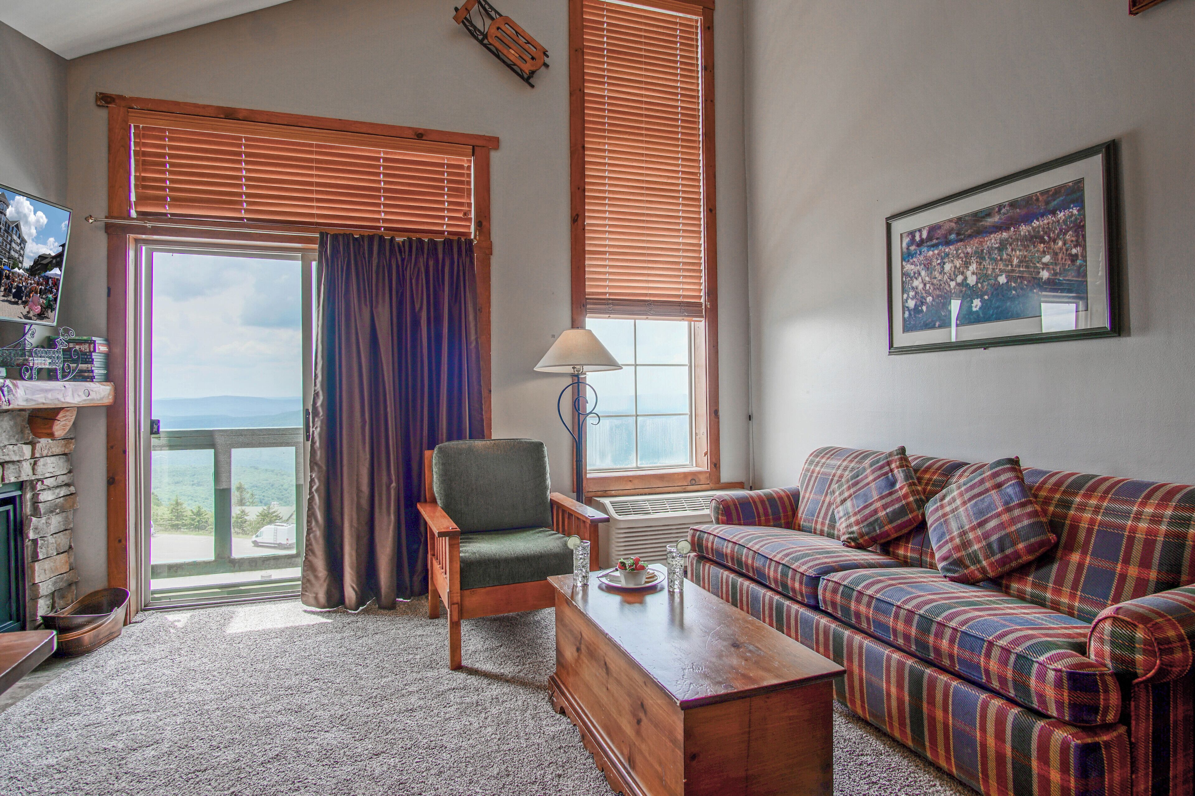 Rimfire 406: Slope Side,   Large open studio full kitchen and high ceilings Western facing view