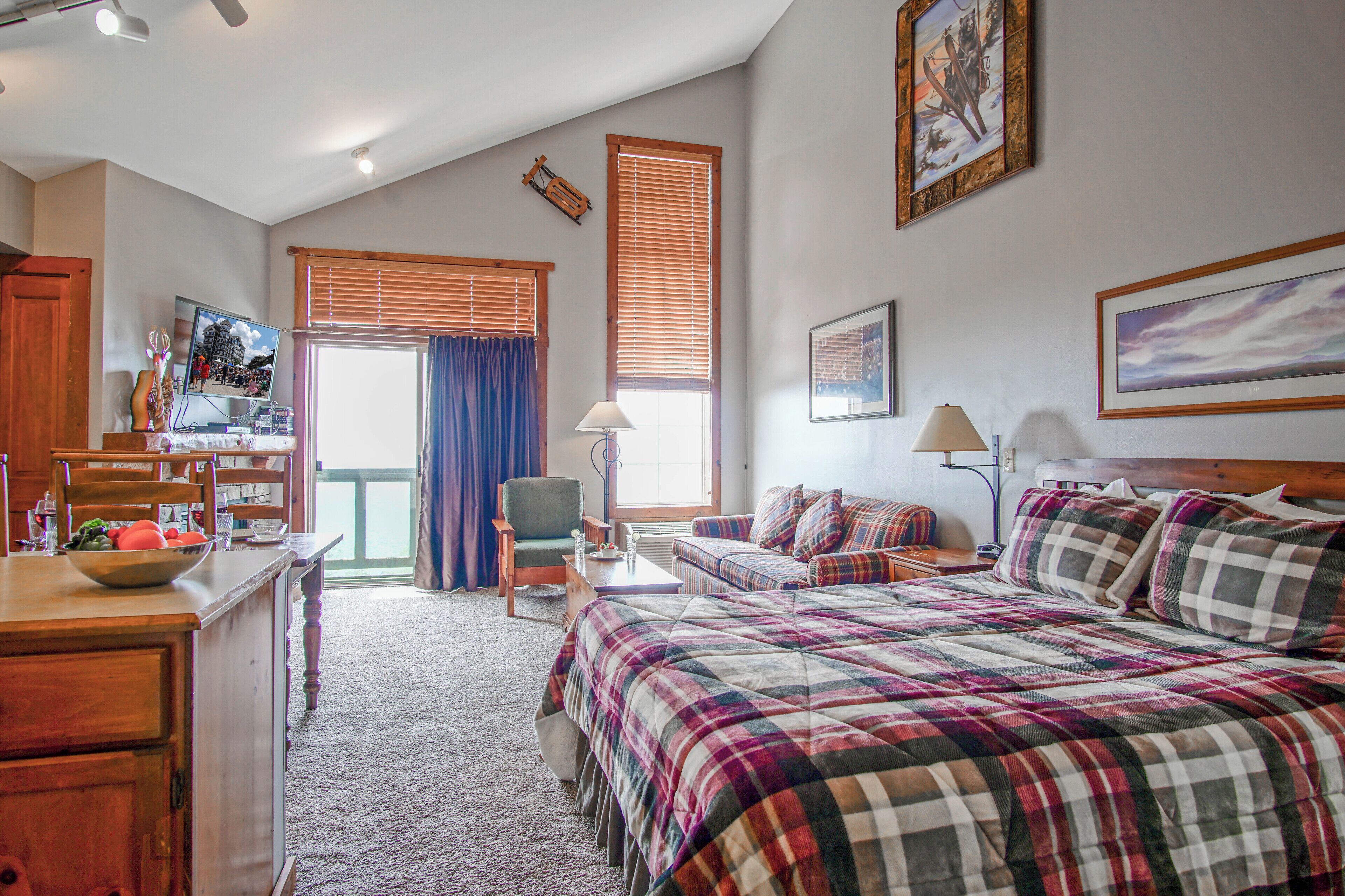 Rimfire 406: Slope Side,   Large open studio full kitchen and high ceilings Western facing view