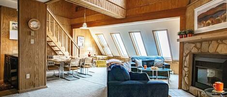 Televisión y chimenea