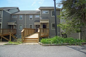 Exterior - Powderidge 40: Slope Side, Sleeps 9 Full Kitchen (Snowshoe)