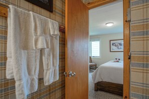 2 chambres, fer et planche à repasser, Wi-Fi gratuit, draps fournis