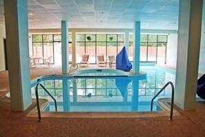 Piscina coperta, una piscina riscaldata